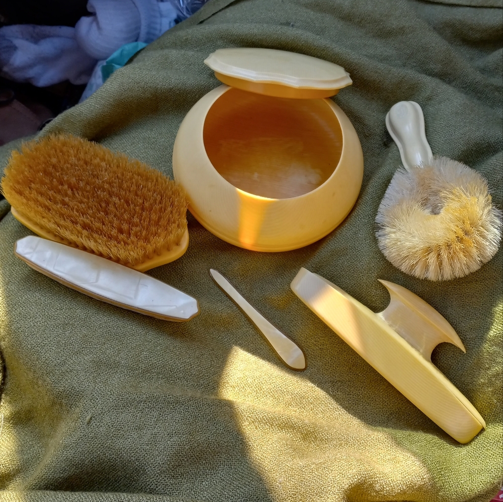 Vintage 1920s 30s Du Barry Ivory Pyralin 5 set Vanity Brush\Powder Jar